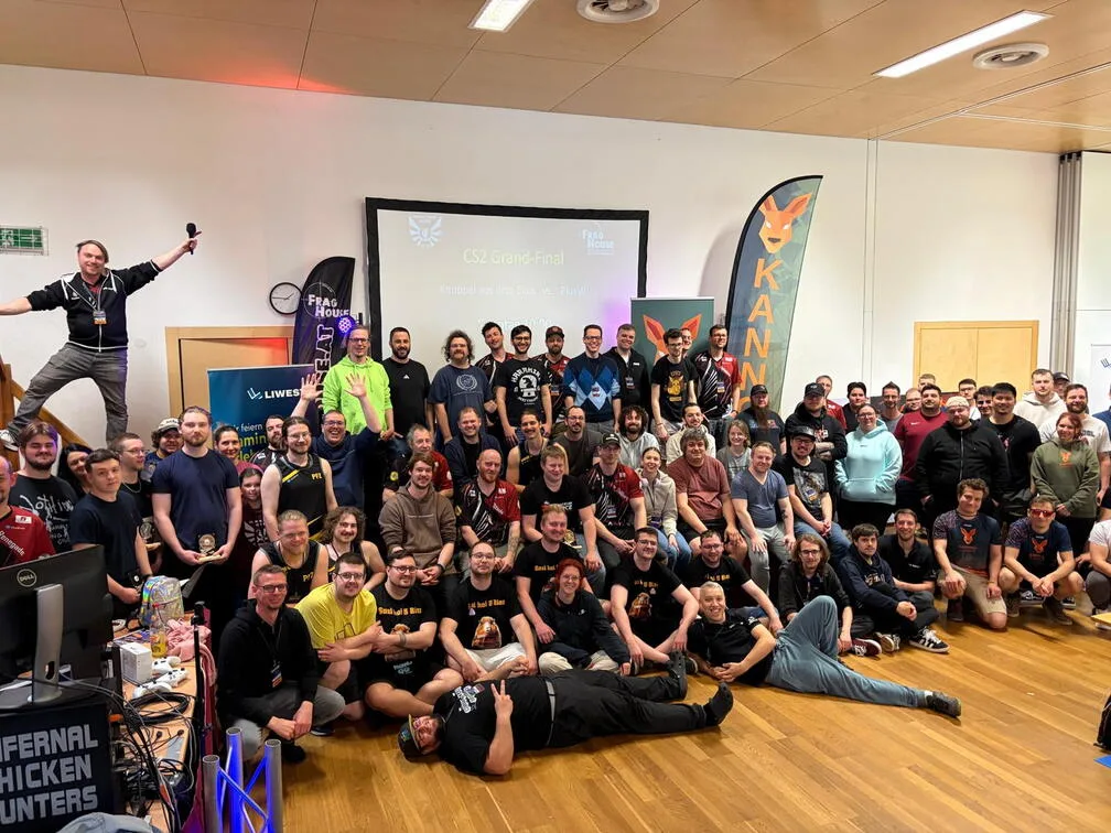 Gruppenfoto der Frag House LAN 2026